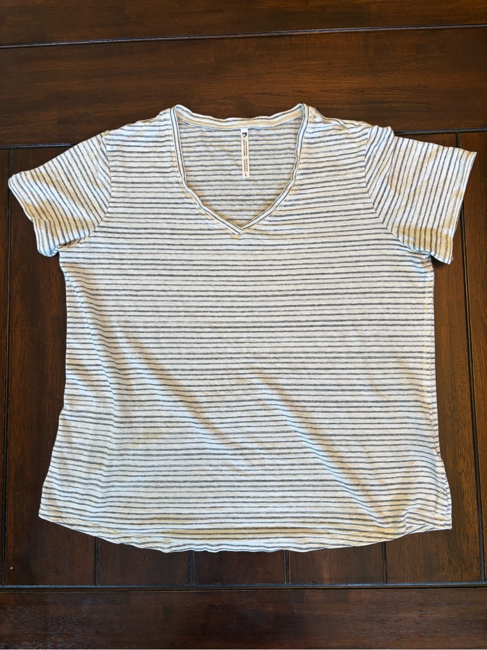 Kuhl Women’s Aria Short Sleeve Striped V-Neck Top White & Gray T-shirt Size L
